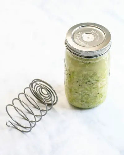 Poids hélicoïdal et couvercle de fermentation