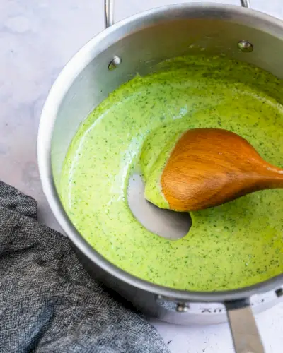 Comment faire une sauce à la crème au pesto
