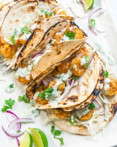 Tacos aux crevettes avec sauce à la coriandre