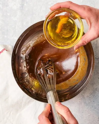 Schritt 2 Balsamico-Vinaigrette mit dem Olivenöl verrühren