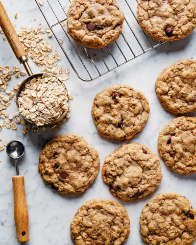 Biscoitos de aveia veganos com gotas de chocolate