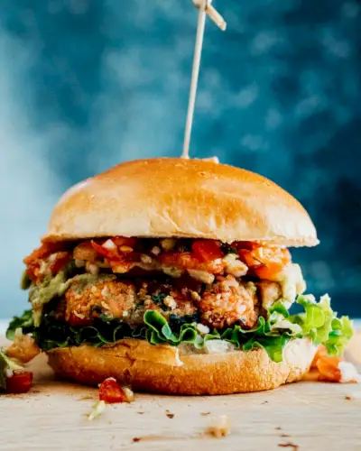 Garnitures pour burger au saumon