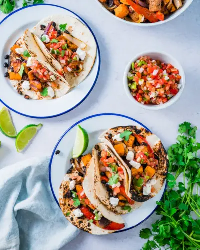 Tacos de batata doce e feijão preto