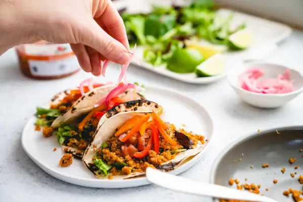 Tacos de quinoa carregados | Recheio de taco de quinoa | Receita de taco vegetariano
