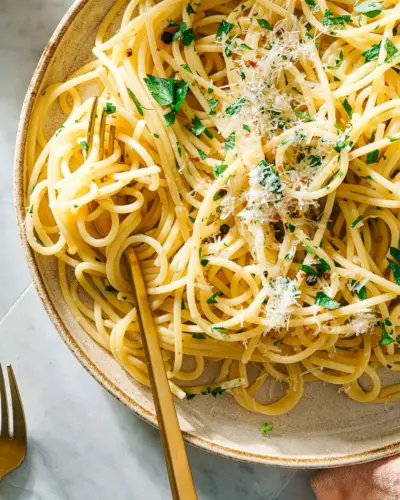 Fideos con mantequilla de ajo