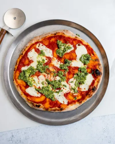 Italienische Pesto-Pizza