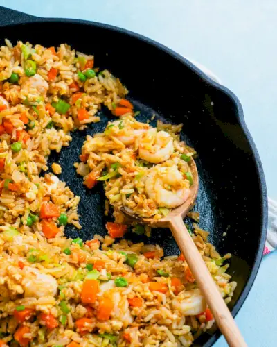 Arroz frito com camarão