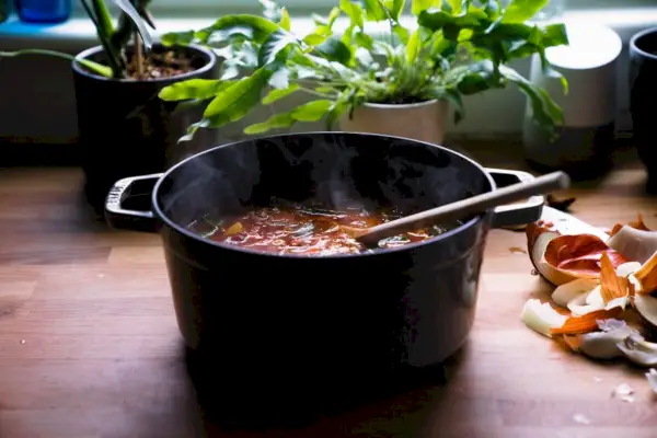 Soupe de pois chiches aux tomates et à la sauge | Yumpulse