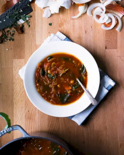 Soupe de pois chiches aux tomates et à la sauge | Yumpulse