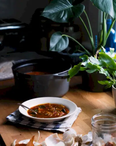 Soupe de pois chiches aux tomates et à la sauge | Yumpulse