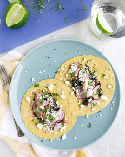 Ředkvová salsa na tacos z černých fazolí