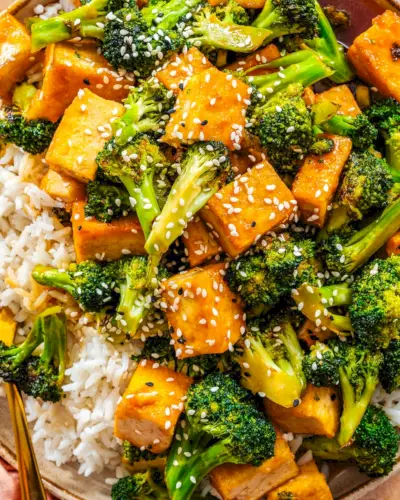 Brócolis Tofu Frito com Arroz