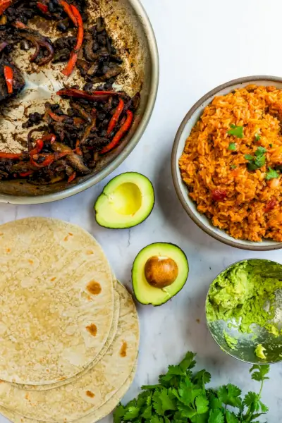 Wie man einen veganen Burrito macht