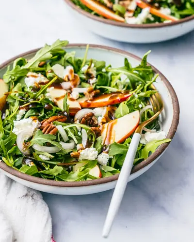 Salada de Rúcula com Queijo de Cabra