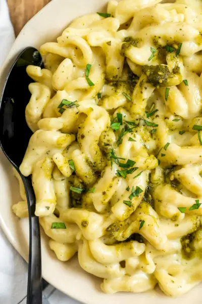 Pesto macarrão com queijo