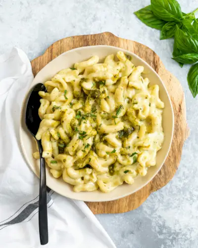 Pesto macarrão com queijo