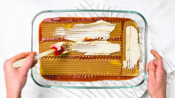 Strati di lasagne senza latte