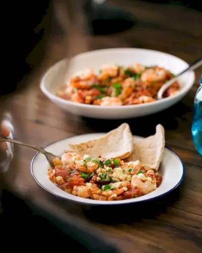 Rezept für gebackene Garnelen | Gesunde gebackene Garnelen | Garnelen mit Feta und Tomaten