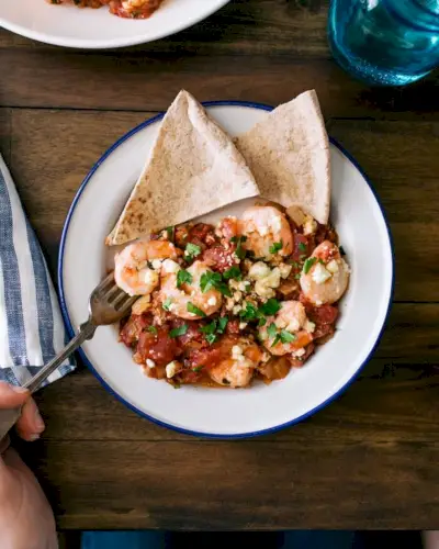 Rezept für gebackene Garnelen | Gesunde gebackene Garnelen | Garnelen mit Feta und Tomaten