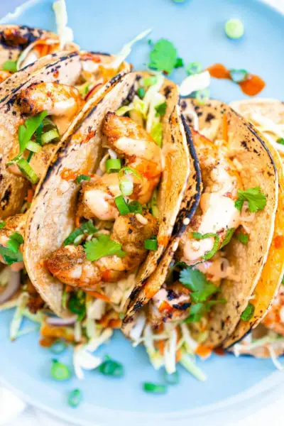 Tacos de camarão grelhado