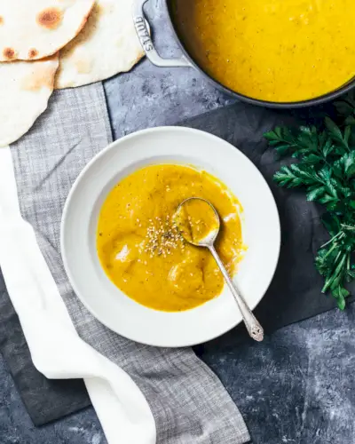 Sopa Vegana de Abóbora Butternut com Za