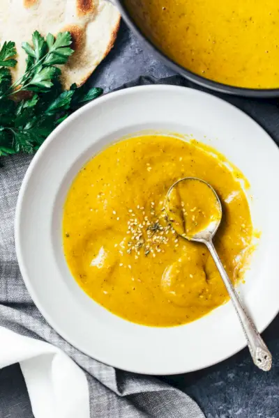 Sopa Vegana de Abóbora Butternut com Za