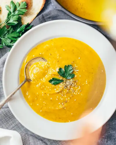 Sopa Vegana de Abóbora Butternut com Za