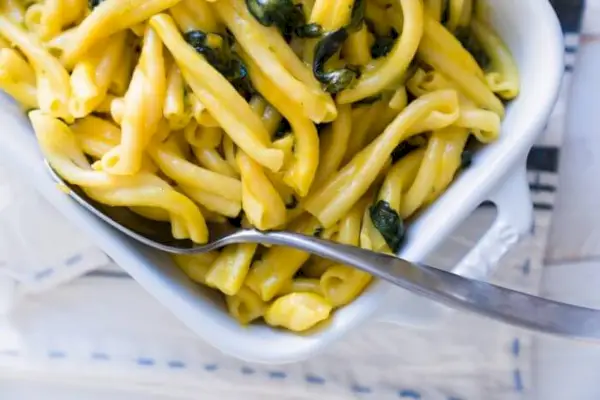 Macarrão cremoso com queijo