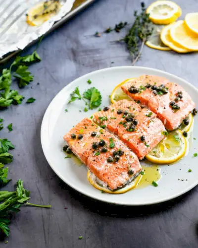 Salmão com alcaparras