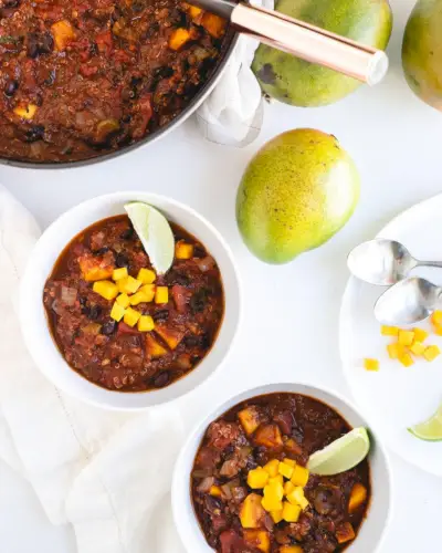Przepis na chili z czarnej fasoli z mango | wielokrotnie nagradzany przepis na chili | Przepis na wegetariańskie chili z czarnej fasoli