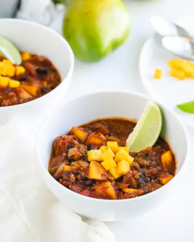 Przepis na chili z czarnej fasoli z mango | wielokrotnie nagradzany przepis na chili | Przepis na wegetariańskie chili z czarnej fasoli