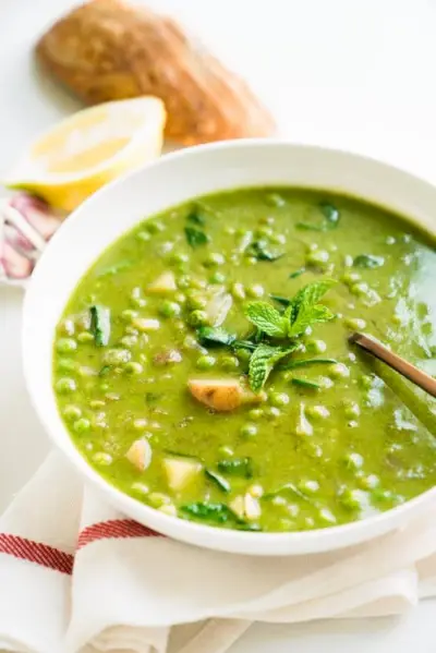 Sopa de Primavera Vibrante