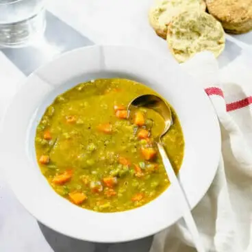 Zuppa istantanea di piselli spezzati