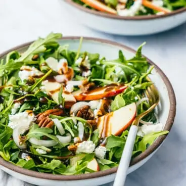 Salada de Rúcula com Queijo de Cabra