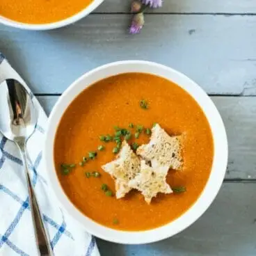 Zuppa di pomodoro vegana facile con stelle | 13 migliori ricette di zuppe sane e facili | Le migliori ricette di zuppe | Ricette facili di zuppe