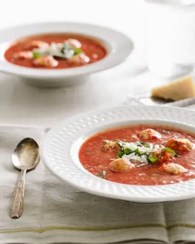 Zuppa di gnocchi al pomodoro