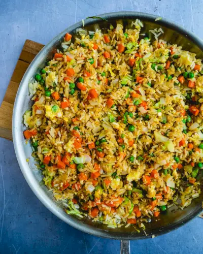 Arroz frito com legumes