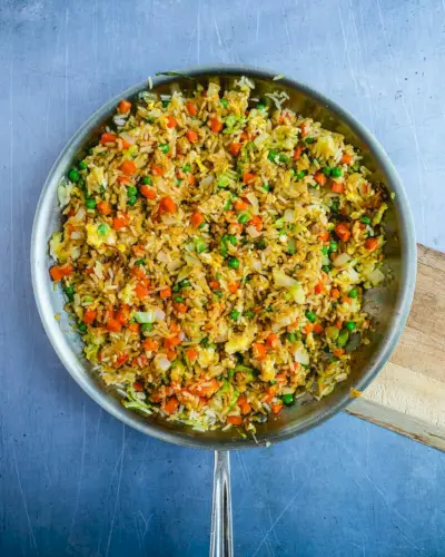 Arroz frito com legumes