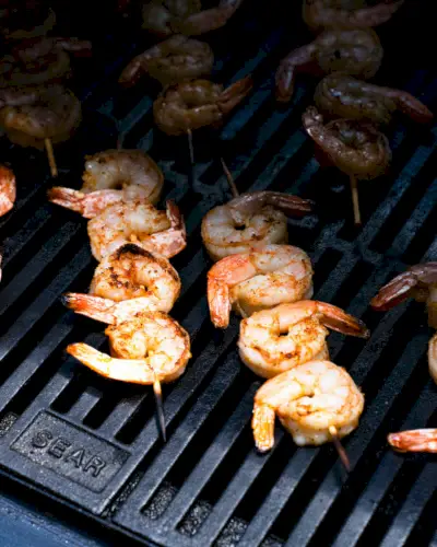 Comment griller des crevettes sur des brochettes