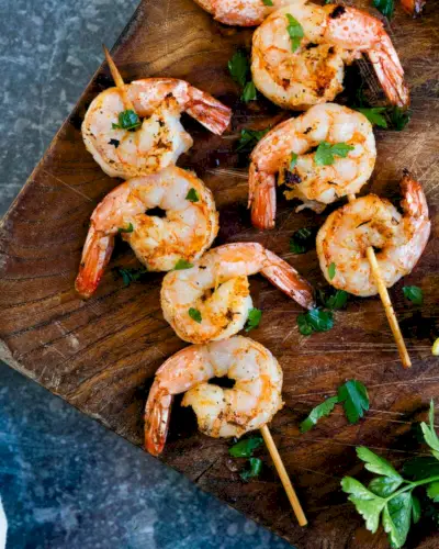 Brochettes de crevettes grillées