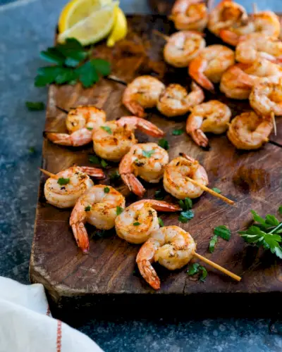 Brochettes de crevettes grillées