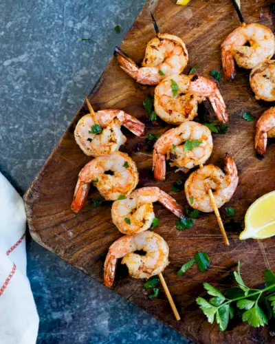 Brochettes de crevettes grillées