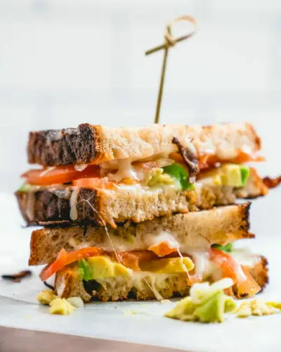 Fromage grillé à l'avocat