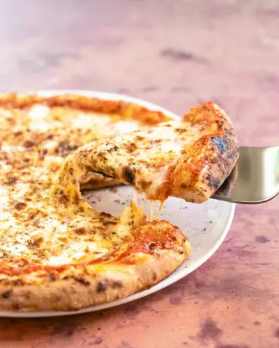 Sýrová pizza