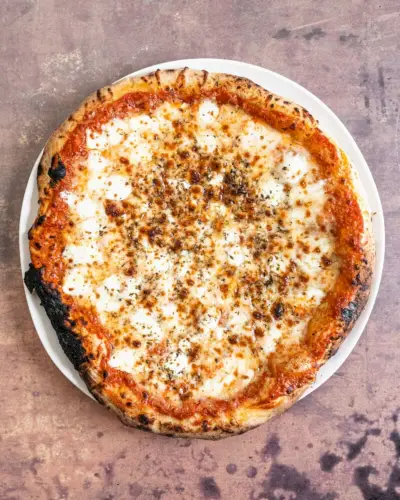 Sýrová pizza