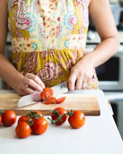 Couper des tomates