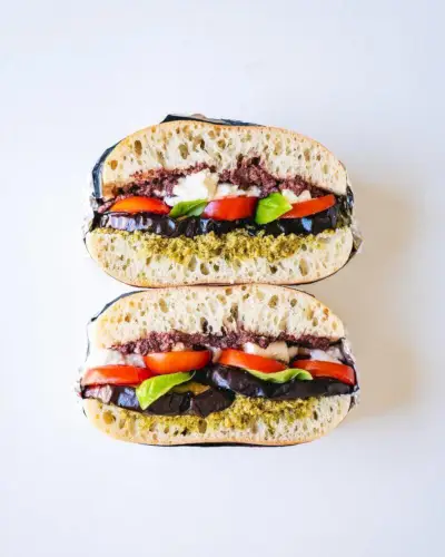 Sandwich aux tomates et aubergines | Yumpulse