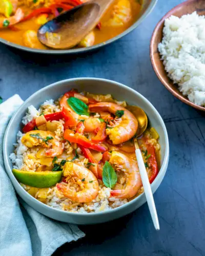 Thailändisches rotes Curry mit Garnelen