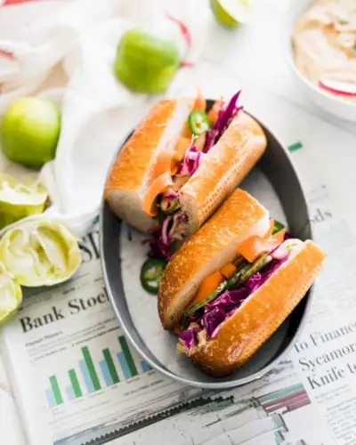 Sanduíche Vegan Banh Mi com Hummus de Gengibre e Limão | Yumpulse