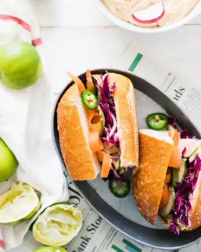 Sanduíche Vegan Banh Mi com Hummus de Gengibre e Limão | Yumpulse